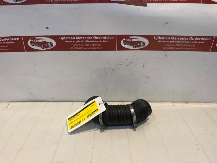 Gebrauchte Intercooler Schlauch Mercedes SLK (R170) 2.3 230 K 16V Preis € 25,00 Margenregelung angeboten von Tijdeman Mercedes Onderdelen