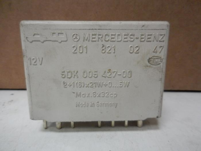 Begagnade Indikatorrelä Mercedes E Combi diesel (S124) 2.5 E-250D 20V Pris € 29,00 Marginaltabell erbjuds av Tijdeman Mercedes Onderdelen