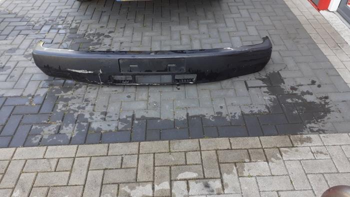 Używane Zderzak przedni Mercedes Vario 814D 12V Cena na żądanie oferowane przez Tijdeman Mercedes Onderdelen