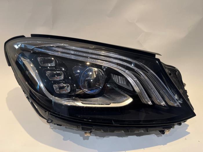 Używane Reflektor prawy Mercedes S AMG (W222) 4.0 S-63 L AMG V8 Turbo 4-Matic+ Cena € 1.089,00 Z VAT oferowane przez Tijdeman Mercedes Onderdelen
