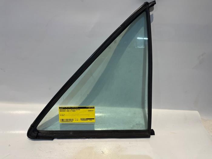 Usados Ventanilla triangular derecha detrás Mercedes 190 D (W201) 2.5 TD Precio € 42,00 Norma de margen ofrecido por Tijdeman Mercedes Onderdelen