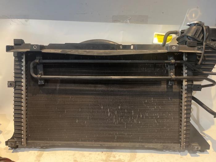 Usagé Radiateur Mercedes Sprinter 3t (903) 311 CDI 16V Prix € 60,50 Prix TTC proposé par Tijdeman Mercedes Onderdelen