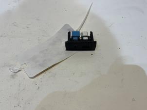 Usados Conexión AUX-USB Mercedes Sprinter 3,5t (906.63) 310 CDI 16V Precio € 18,03 IVA incluido ofrecido por Tijdeman Mercedes Onderdelen