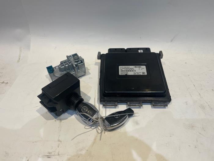 Used Ignition lock + computer Mercedes C Estate (S204) 1.8 C-180 CGI 16V Price on request offered by Tijdeman Mercedes Onderdelen