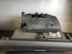 Gebrauchte Handschuhfach Mercedes B (W245) 2.0 B-200 CDI 16V Preis € 34,99 Margenregelung angeboten von Tijdeman Mercedes Onderdelen