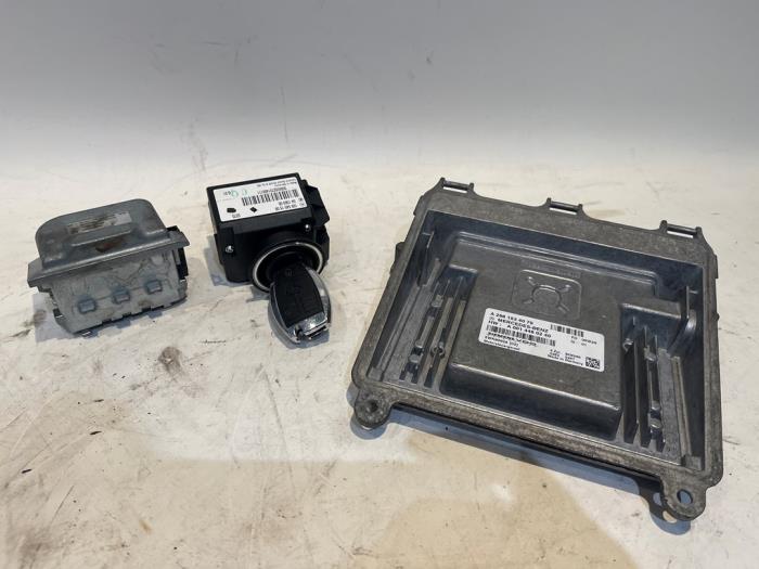 Used Ignition lock + computer Mercedes B (W245) 1.7 B-170 16V Price € 200,00 Margin scheme offered by Tijdeman Mercedes Onderdelen
