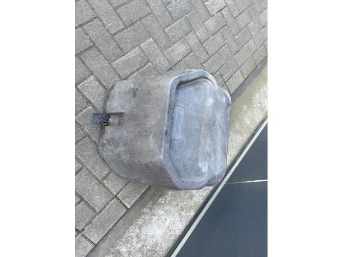 Gebrauchte Abdeckblech Motor Mercedes L serie 4t (309/611) 410D Preis € 125,00 Margenregelung angeboten von Tijdeman Mercedes Onderdelen