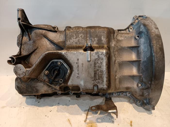 Usagé Couvercle carter Mercedes A (W176) 1.6 A-180 16V Prix € 149,00 Règlement à la marge proposé par Tijdeman Mercedes Onderdelen