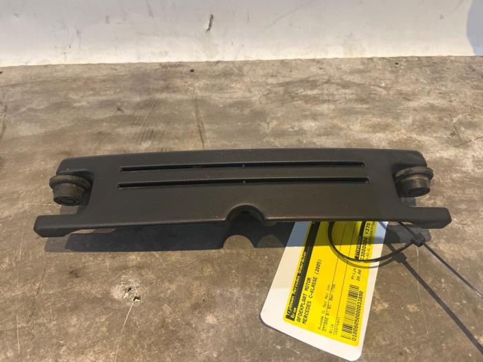 Used Engine cover Mercedes C Combi (S203) 1.8 C-180K 16V Price € 20,00 Margin scheme offered by Tijdeman Mercedes Onderdelen