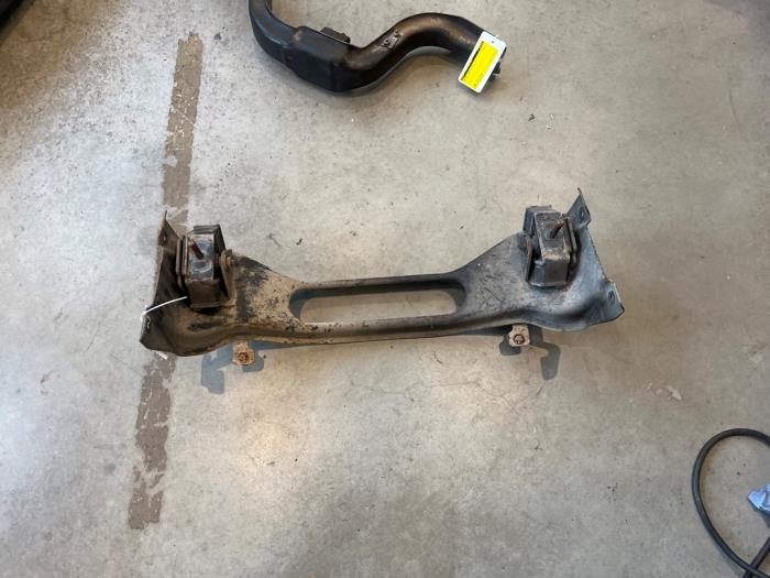 Engine mount from a Mercedes-Benz L serie 4t (309/611) 410D 1991