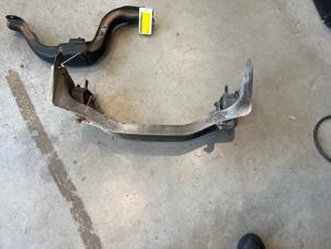 Engine mount from a Mercedes-Benz L serie 4t (309/611) 410D 1991