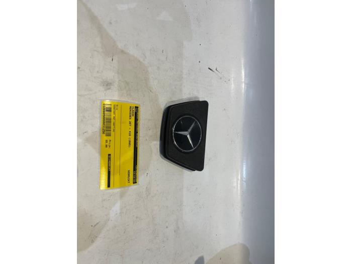 Używane Klakson Mercedes L-Serie 2t (601) 209D Cena € 65,00 Procedura marży oferowane przez Tijdeman Mercedes Onderdelen