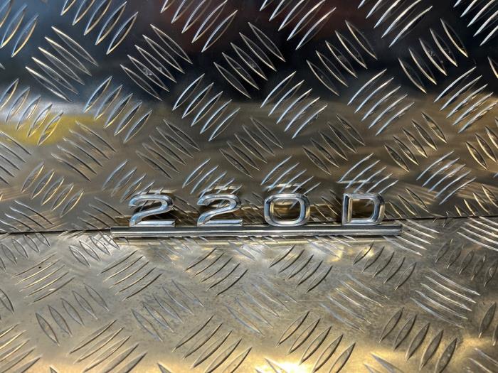 Używane Emblemat Mercedes 200-300D (W123) 2.2 D Cena € 35,00 Procedura marży oferowane przez Tijdeman Mercedes Onderdelen
