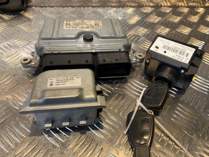 Used Ignition lock + computer Mercedes A (W169) 2.0 A-160 CDI 16V 3-Drs. Price € 200,00 Margin scheme offered by Tijdeman Mercedes Onderdelen
