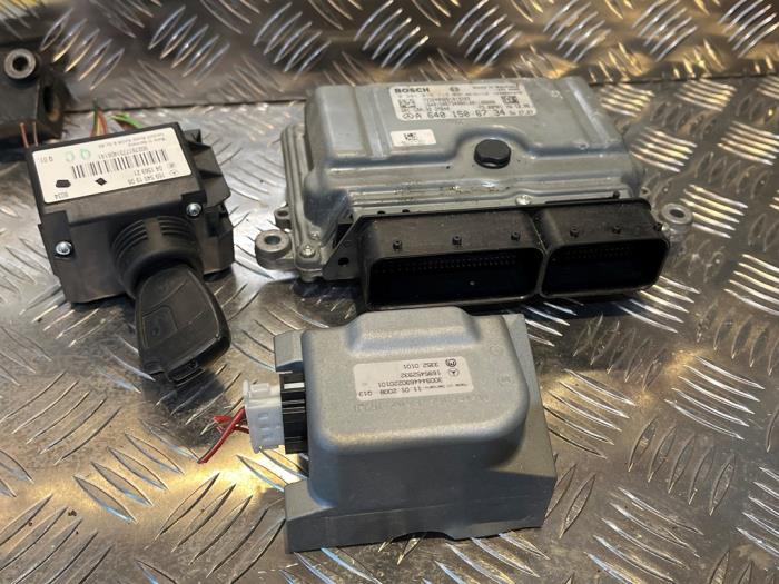 Used Ignition lock + computer Mercedes B (W245) 2.0 B-180 CDI 16V Price € 225,00 Margin scheme offered by Tijdeman Mercedes Onderdelen