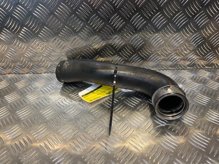 Gebrauchte Intercooler Schlauch Mercedes ML II (164/4JG) 3.0 ML-280 CDI 4-Matic V6 24V Preis € 30,25 Mit Mehrwertsteuer angeboten von Tijdeman Mercedes Onderdelen