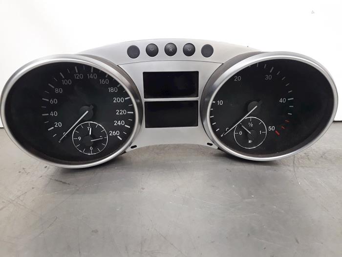 Begagnade Instrumentpanel Mercedes ML II (164/4JG) 3.0 ML-280 CDI 4-Matic V6 24V Pris € 90,00 Marginaltabell erbjuds av Tijdeman Mercedes Onderdelen