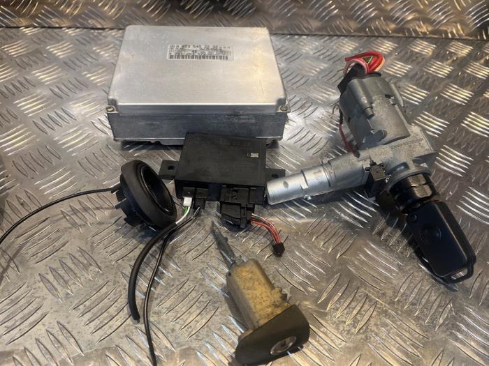 Used Ignition lock + computer Mercedes SLK (R170) 2.3 230 K 16V Price € 250,00 Margin scheme offered by Tijdeman Mercedes Onderdelen