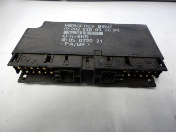 Begagnade Komfortmodul Mercedes C Combi (S202) 1.8 C180T 16V Pris € 44,00 Marginaltabell erbjuds av Tijdeman Mercedes Onderdelen