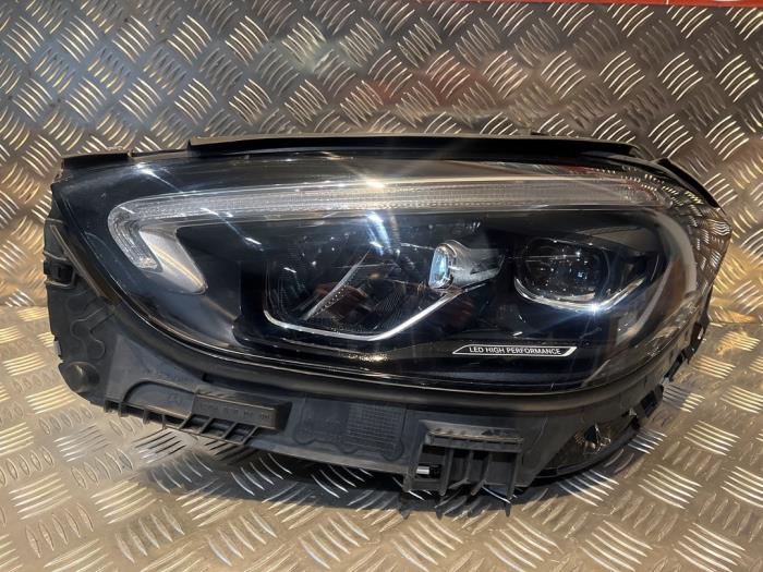 Używane Reflektor lewy Mercedes C (W206) C-180 1.5 EQ Boost Cena € 603,79 Z VAT oferowane przez Tijdeman Mercedes Onderdelen