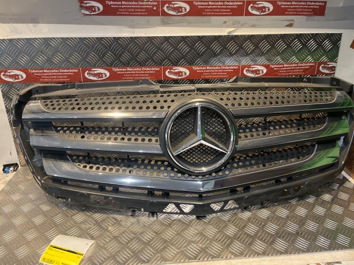 Nya Grill Mercedes Sprinter 3,5t (906.63) 213 CDI 16V Euro 5 Pris € 302,50 Inklusive moms erbjuds av Tijdeman Mercedes Onderdelen