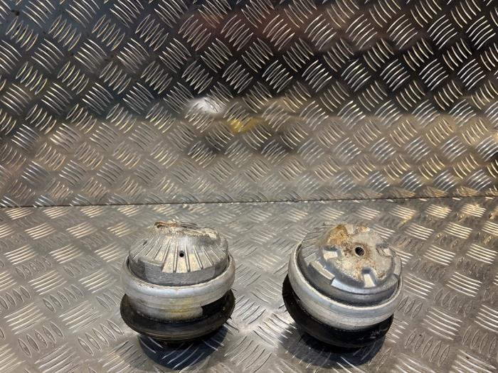 Used Engine mount Mercedes E Combi (S210) 3.2 E-320 V6 18V 4-Matic Price € 30,25 Inclusive VAT offered by Tijdeman Mercedes Onderdelen