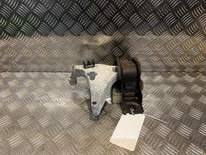 Used Engine mount Mercedes Citan (415.6) 1.5 109 CDI Price € 36,30 Inclusive VAT offered by Tijdeman Mercedes Onderdelen