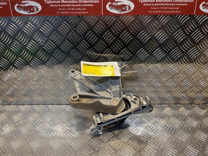 Used Engine mount Mercedes Citan (415.6) 1.5 109 CDI Price € 36,30 Inclusive VAT offered by Tijdeman Mercedes Onderdelen