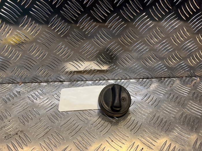 Begagnade Tanklock Mercedes A (W168) 1.9 A-190 Pris € 15,00 Marginaltabell erbjuds av Tijdeman Mercedes Onderdelen