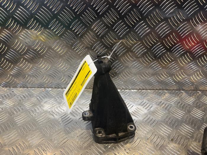 Used Engine mount Mercedes Sprinter 3,5t (906.63) 315 CDI 16V Price € 24,20 Inclusive VAT offered by Tijdeman Mercedes Onderdelen