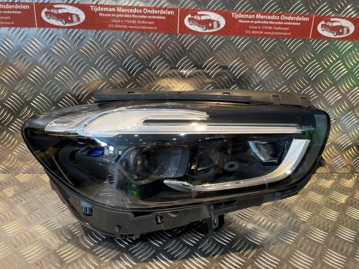 Używane Reflektor prawy Mercedes B (W247) 1.3 B-160 Turbo 16V Cena € 544,50 Z VAT oferowane przez Tijdeman Mercedes Onderdelen