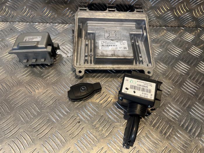 Used Ignition lock + computer Mercedes B (W245) 1.5 B-160 16V Price € 250,00 Margin scheme offered by Tijdeman Mercedes Onderdelen