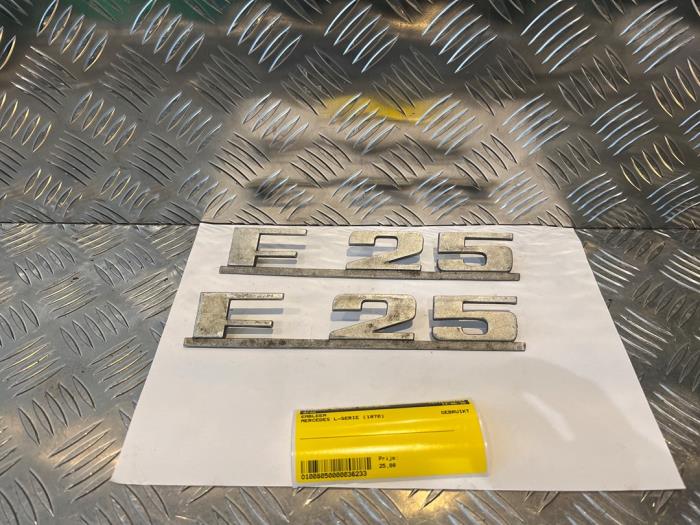Używane Emblemat Mercedes L serie 4t (309/611) 408 G Cena € 25,00 Procedura marży oferowane przez Tijdeman Mercedes Onderdelen