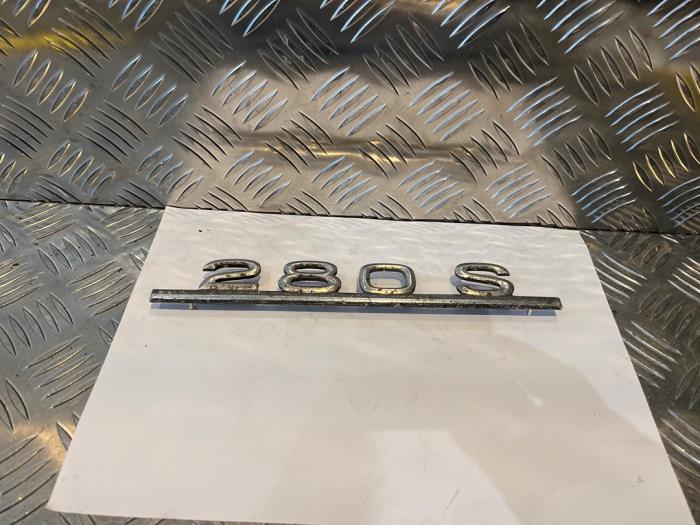 Używane Emblemat Mercedes S (W116) 280 S Cena € 30,00 Procedura marży oferowane przez Tijdeman Mercedes Onderdelen