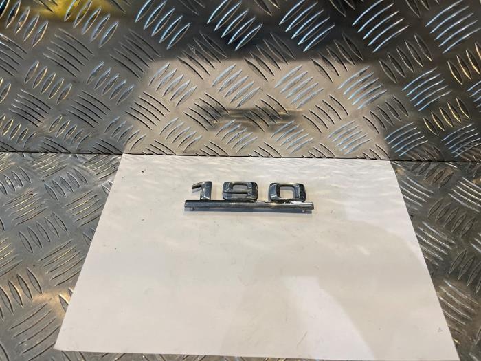 Używane Emblemat Mercedes 190 (W201) 2.0 E Cena € 20,00 Procedura marży oferowane przez Tijdeman Mercedes Onderdelen