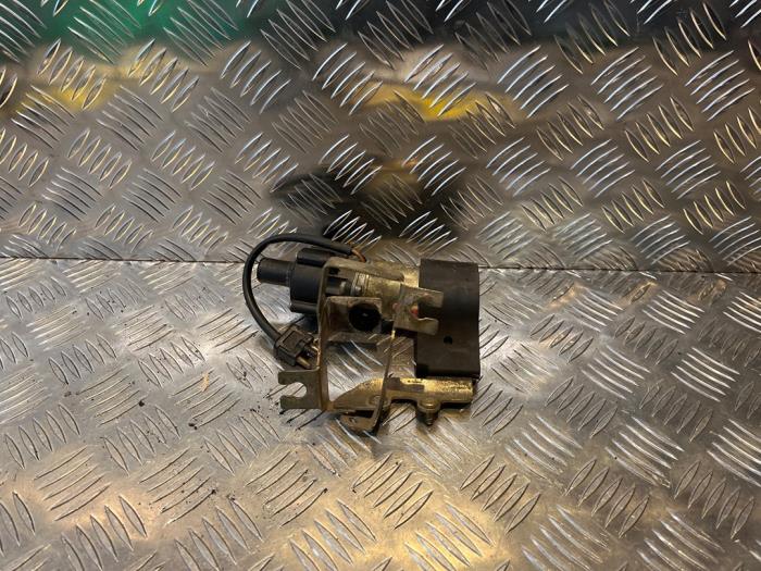 Begagnade Extra vattenpump Mercedes E (W124) 2.0 200 D Pris € 30,00 Marginaltabell erbjuds av Tijdeman Mercedes Onderdelen