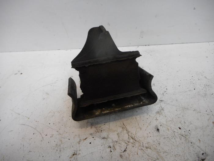Usagé Support moteur Mercedes Sprinter 2t (901/902) 208 CDI 16V Prix € 26,62 Prix TTC proposé par Tijdeman Mercedes Onderdelen