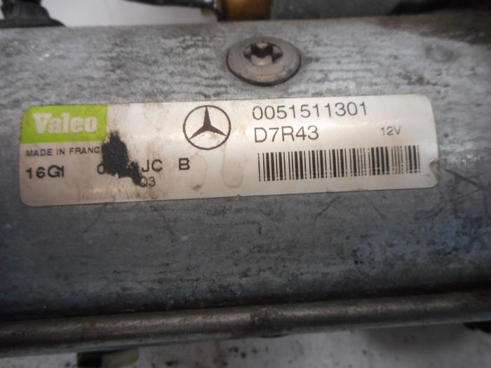 Démarreur d'un Mercedes-Benz C (W203) 2.2 C-200 CDI 16V 2001
