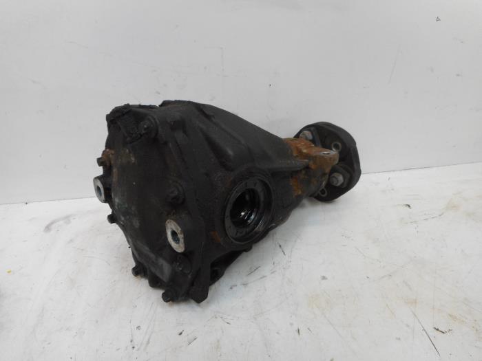 Rear differential from a Mercedes-Benz C (W203) 2.2 C-200 CDI 16V 2001
