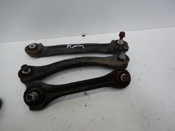 Gebrauchte Querlenker Set Mercedes C Combi (S203) Preis € 35,00 Margenregelung angeboten von Tijdeman Mercedes Onderdelen