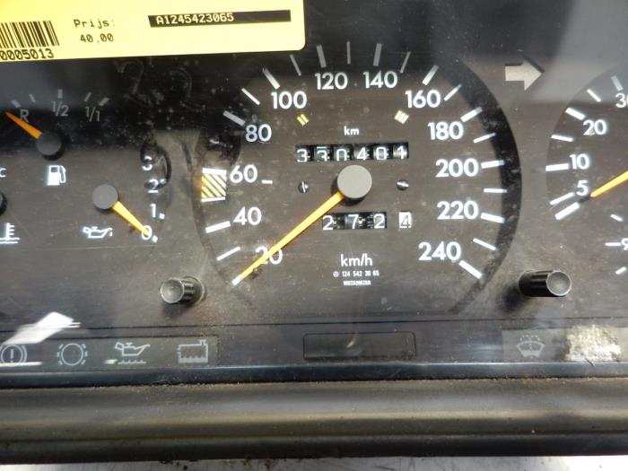 Odometer KM from a Mercedes-Benz E (C124) 2.2 220 CE 16V 1993