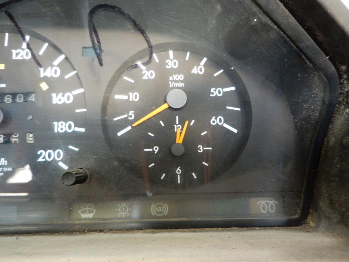 Licznik kilometrów KM z Mercedes-Benz E Combi diesel (S124) 2.5 E-250D 20V 1994
