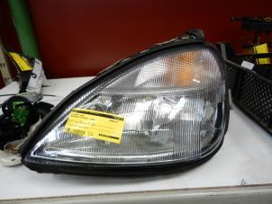 Used Headlight, left Mercedes A (W168) 1.4 A-140 Price € 30,00 Margin scheme offered by Tijdeman Mercedes Onderdelen