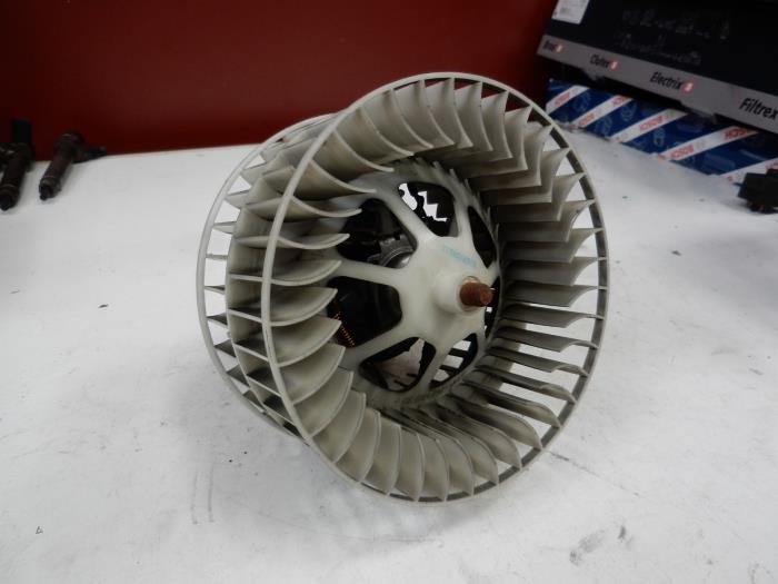 Heating and ventilation fan motor from a Mercedes-Benz A (W168)  1998