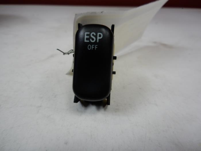Usados Interruptor ESP Mercedes ML I (163) 270 2.7 CDI 20V Precio € 7,50 Norma de margen ofrecido por Tijdeman Mercedes Onderdelen