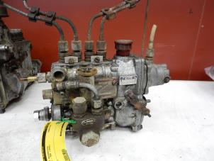 Used Mechanical fuel pump Mercedes /8 (W115) 200 D Price on request offered by Tijdeman Mercedes Onderdelen