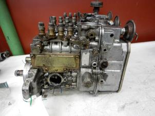 Used Mechanical fuel pump Mercedes E diesel (W124) Price on request offered by Tijdeman Mercedes Onderdelen