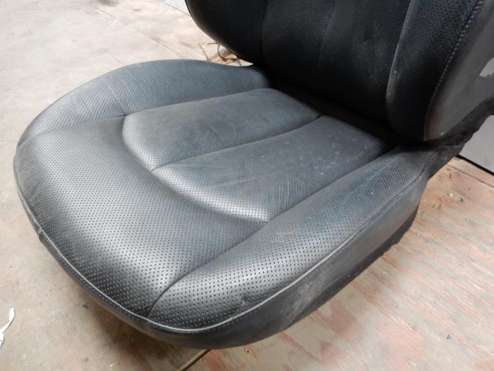 Seat upholstery, right from a Mercedes-Benz CLK (R209) 3.0 280 V6 18V 2007