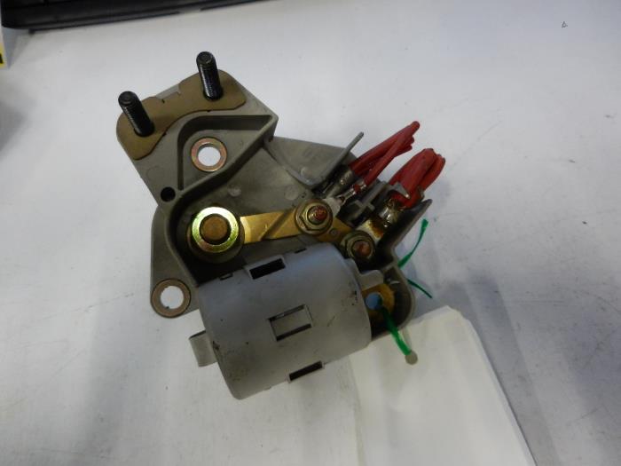 Voltage regulator Mercedes E 10400440306