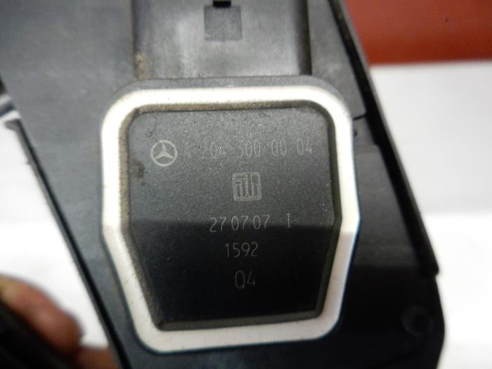 Accelerator pedal Mercedes C 2.2 C200 CDI 16V 2043000004
